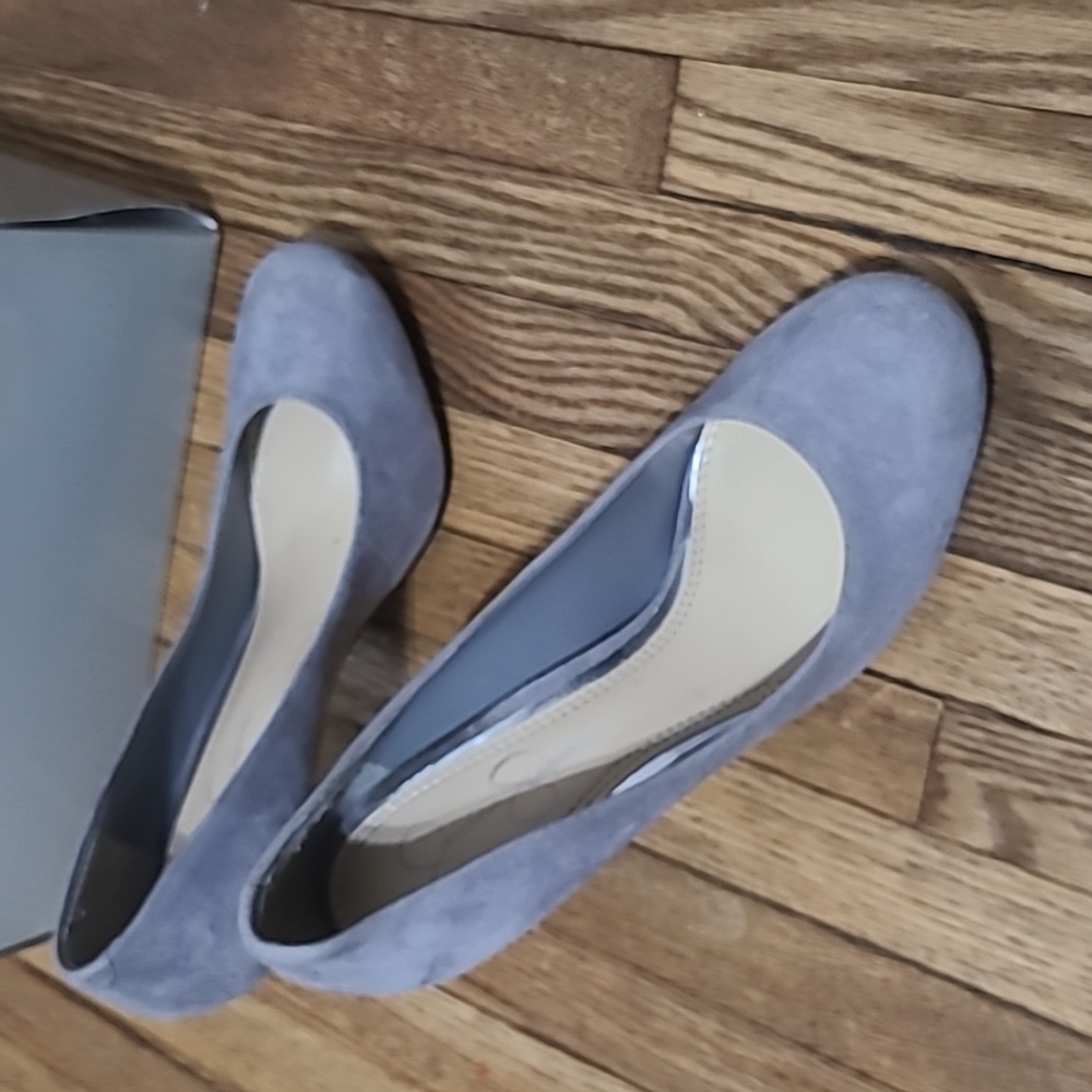 Jessica Simpson size 7 light grey suede heel